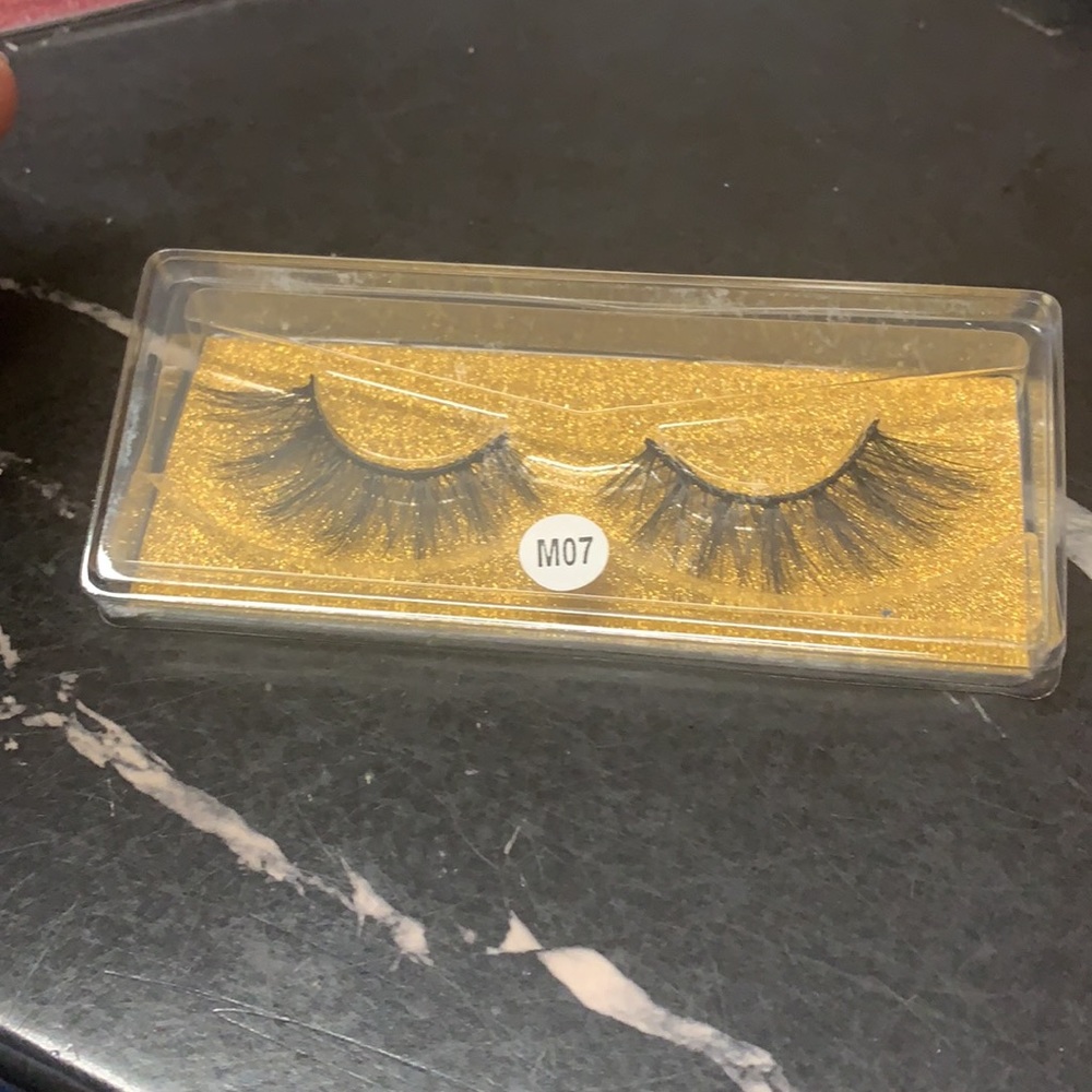 Lashes - Picture 8 of 17